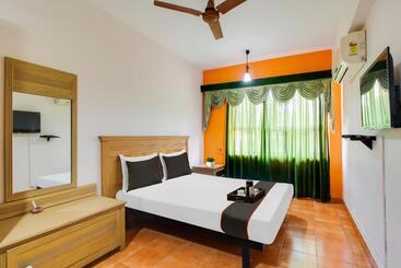 Hotel Fabexpress Alor Resort