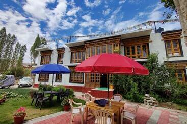 Pensiune Jig Gyas Guest House