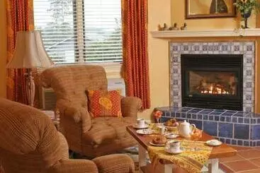 Bed and Breakfast L Auberge Provencale Inn & Restaurant