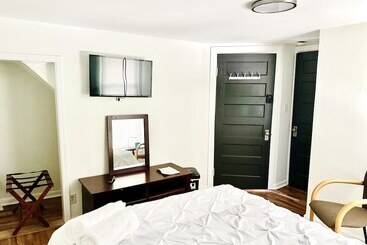 مبيت وإفطار Speedway Legacy Inn