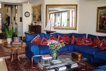 ベッドアンドブレックファースト Kosmos Manor