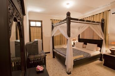 Отель Batu Bolong Cottages