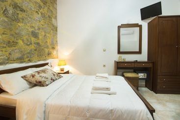 Жильё для туристов Agarathos Traditional Rooms With Pool