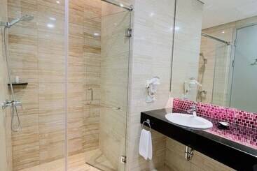 Leedon Hotel & Suites Surabaya