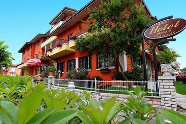 בית מלון כפרי Benaco