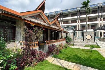 هتل Lake View Resort