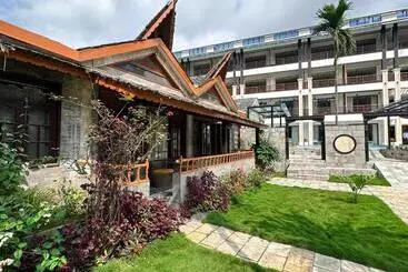 هتل Lake View Resort