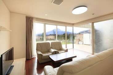 Жильё для туристов Kawaguchiko Urban Resort Villa