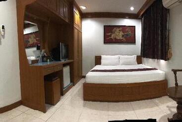 פנסיון Ez House