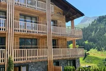 ベッドアンドブレックファースト Almrausch Boutique Chalet