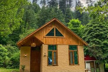 Whoopers Hostel Jibhi