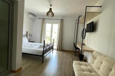 هتل آپارتمان Orchard Retreat