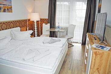 Sassnitzer Hotel Mit Bäderarchitektur, Seeblick Und Sauna