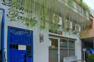 ユースホステル Dinar Family