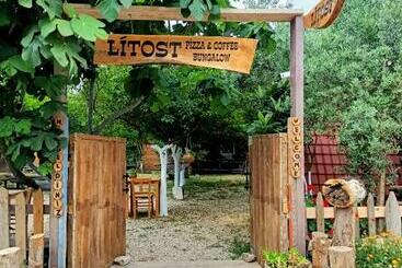 هتل کپسول Litost Cafe