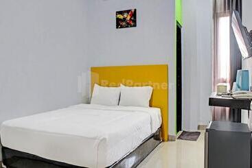 Otel Capital O 92583 Raja Soeta Hostel Syariah