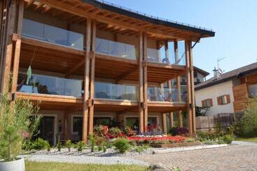 هتل آپارتمان Kastelart   Karbon