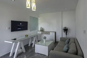 هتل آپارتمان O Beach Boutique Studios