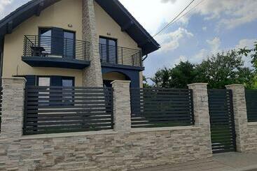 پانسیون Cazare Casa Evelin