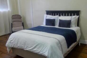 צימר Rest A While Bnb