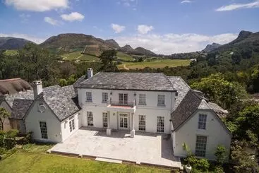 Hotelli Akamah Estate