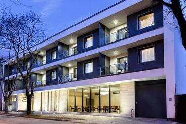 تختخواب و صبحانه Ikonik Spa