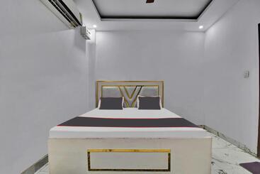 Hotel Oyo Flagship 81356  Royal Paradise