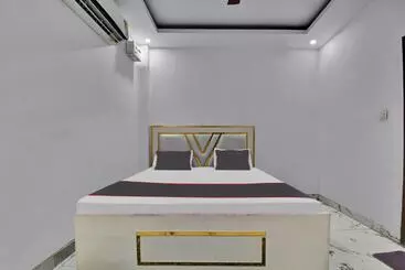 Hotelli Oyo Flagship 81356  Royal Paradise