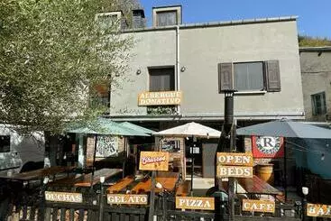 Vagabond Vieiras Beds & Dinner Albergue