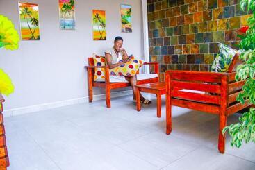 مبيت وإفطار Eagles Nest Self Catering Apartments