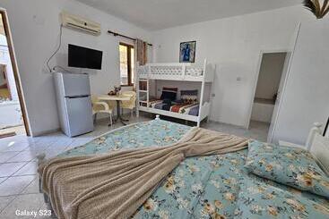 פנסיון Himara Beach Rooms