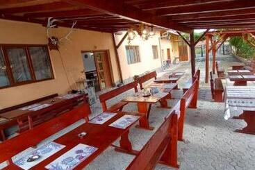 Pensiune  Cazare  Restaurant Casa Deni