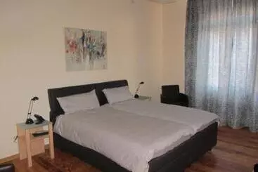 ホテル Exklusive Gastezimmer Landau