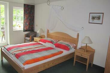 Отель Hof Guttels Waldgasthof Ferienpension