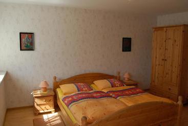 בית מלון כפרי Weingut Klein Götz