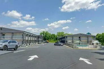 Hotelli Suburban Studios Verona   Staunton North