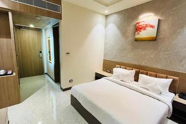 Otel Aryavilas