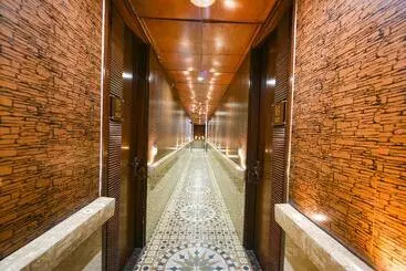 تختخواب و صبحانه Fabhotel The Grand Palace