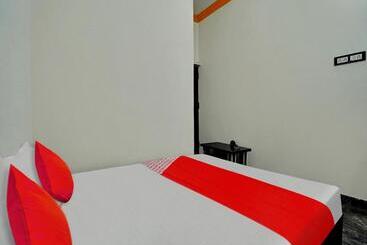 Hotel Pop 81282  White Town