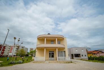 پانسیون Pansion Milena I Mario