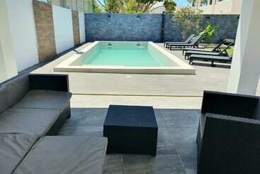 تختخواب و صبحانه Wakeup Villa