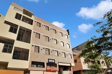 Hotel Oyo Flagship 81202 Brown Villa