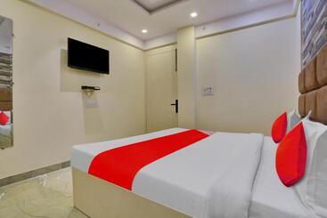 Hotel Oyo Flagship 81202 Brown Villa