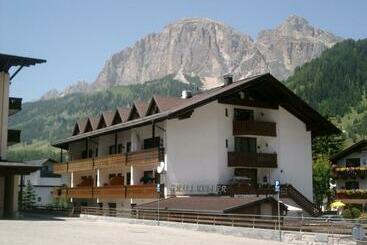 پانسیون Garni Aquila