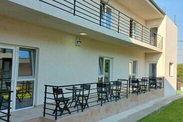 פנסיון Vila Aren