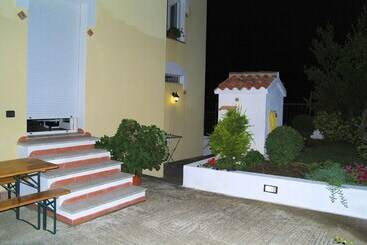 فندق B&b Oliena