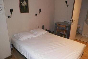 Отель Hôtel Du Commerce