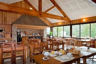 ホテル Logis Hôtel Restaurant La Remise