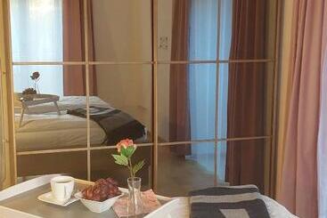 هتل Paleo Finest Serviced Apartments