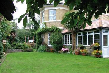 Hotel Rooftree Guest House